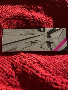 MAC Shiny Pretty Things Face Compact